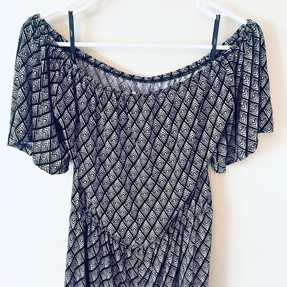 EXIST Off-Shoulder Wide-Leg Jumpsuit โ NEW โ Size L - casual chic looks - Picture 4 of 12